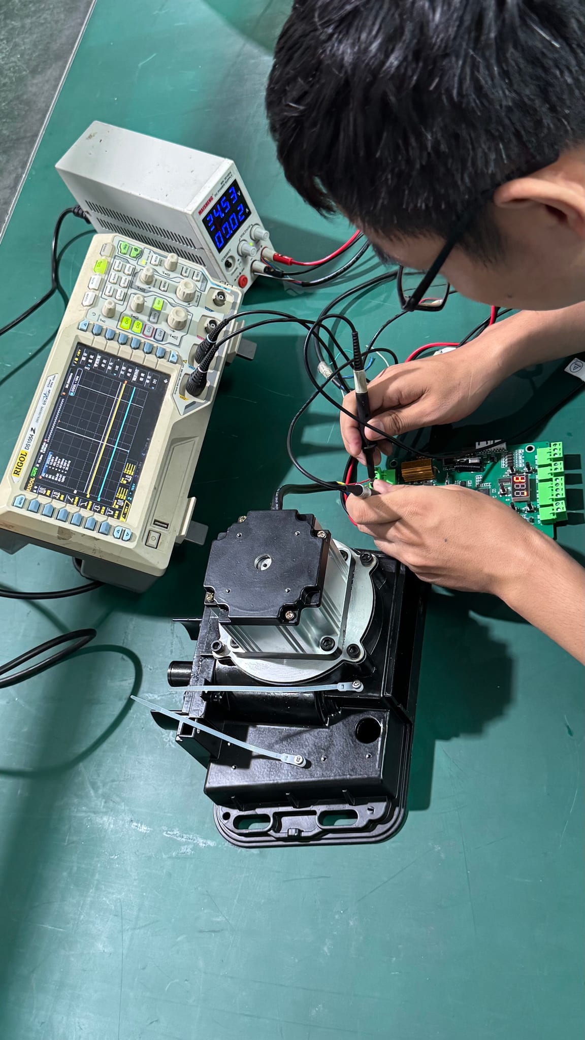 Oscilloscope PCB Signal Testing